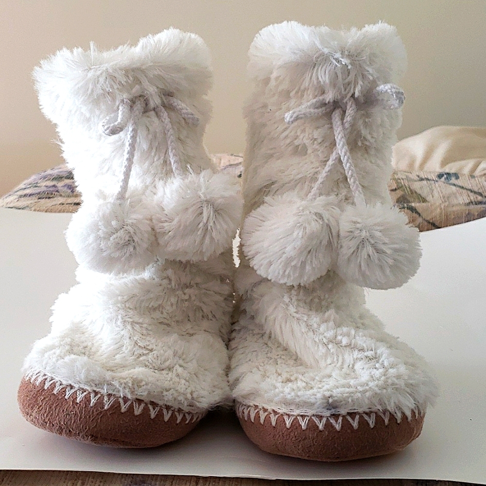 Faux fur moccasin slippers